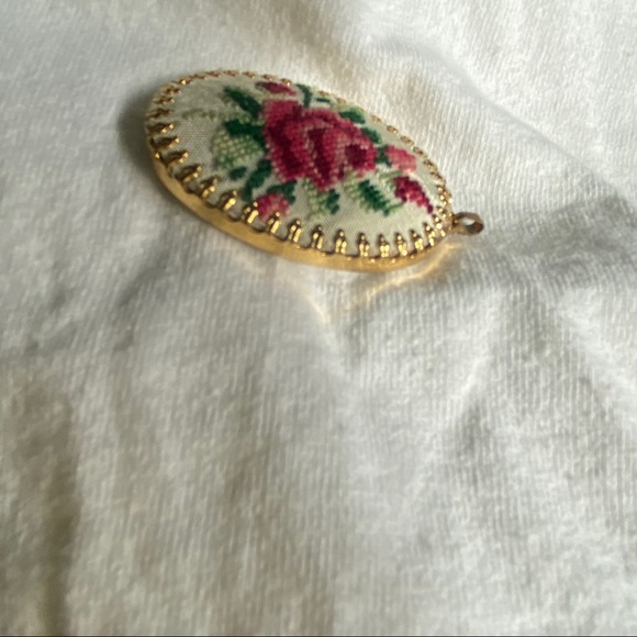 Embroidered pendant - Picture 4 of 5